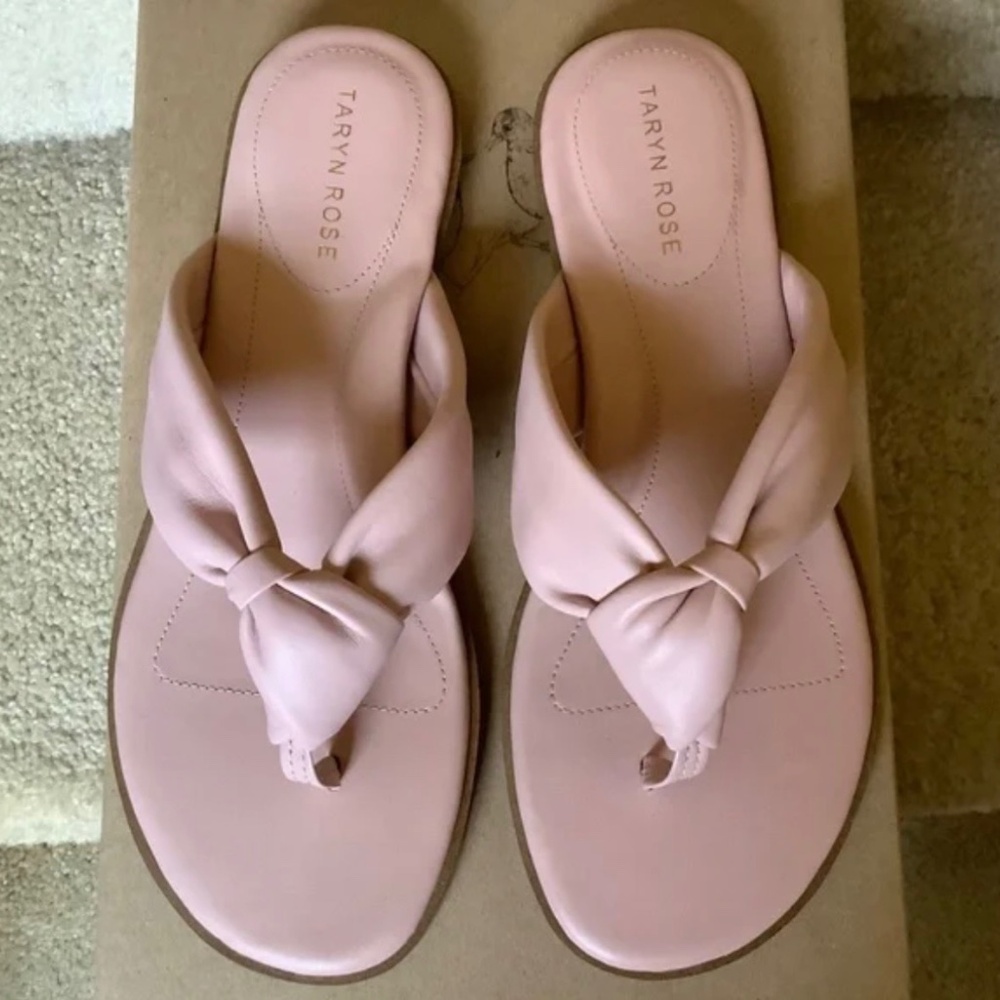 Taryn Rose Karissa Leather Twisted Thong Sandals Blush SZ 9.5 NWOT